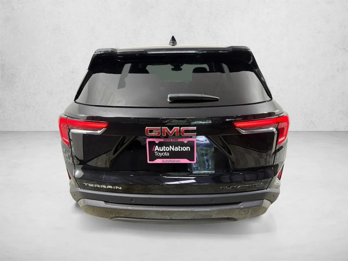 2026 GMC Terrain FWD Elevation thumbnail 5