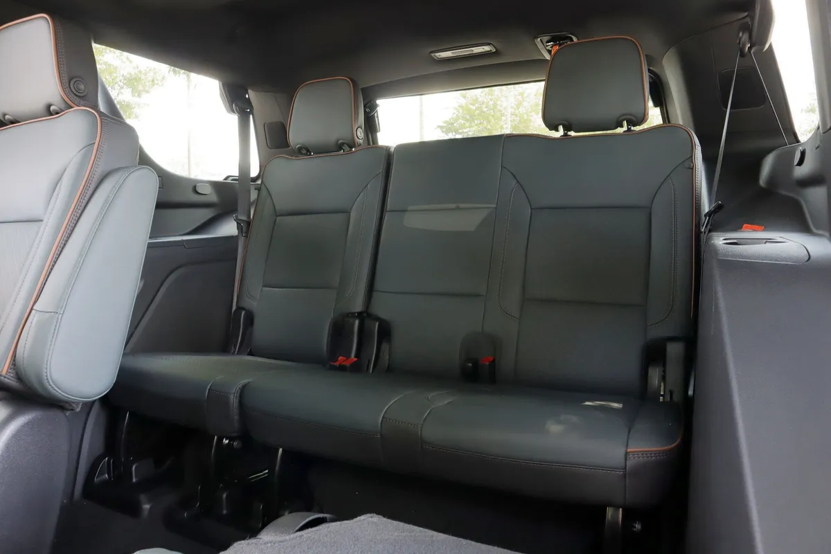 2026 GMC Yukon AT4 thumbnail 10