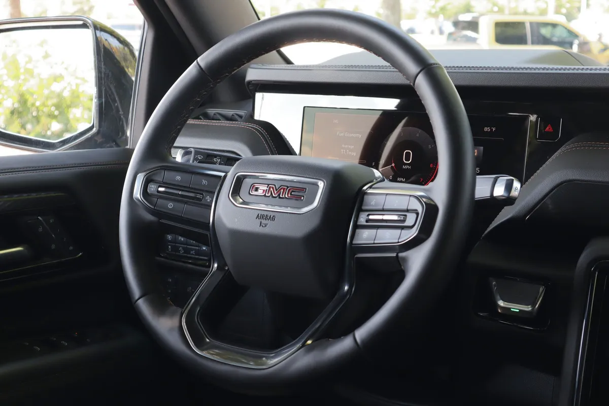 2026 GMC Yukon AT4 thumbnail 18