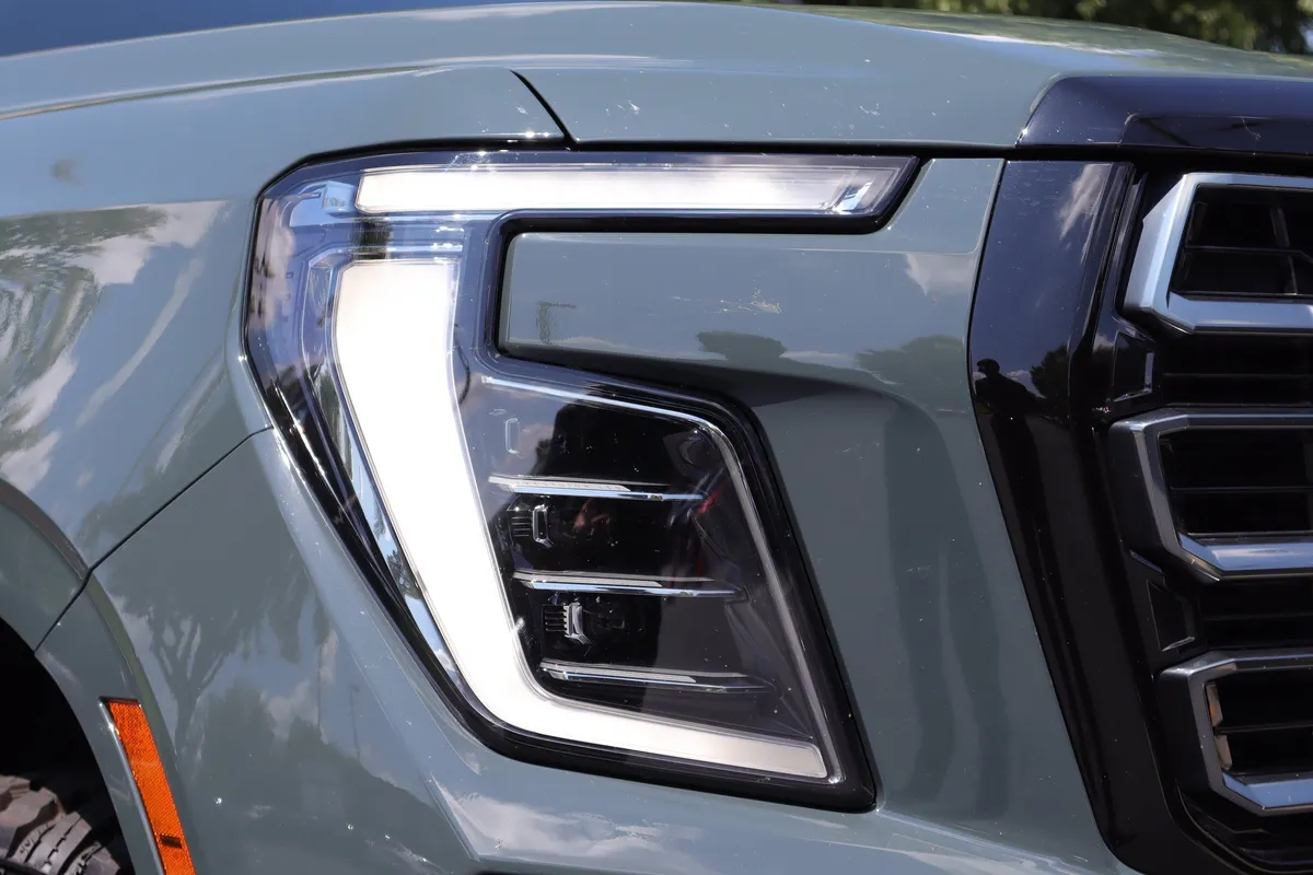 2026 GMC Yukon AT4 thumbnail 30