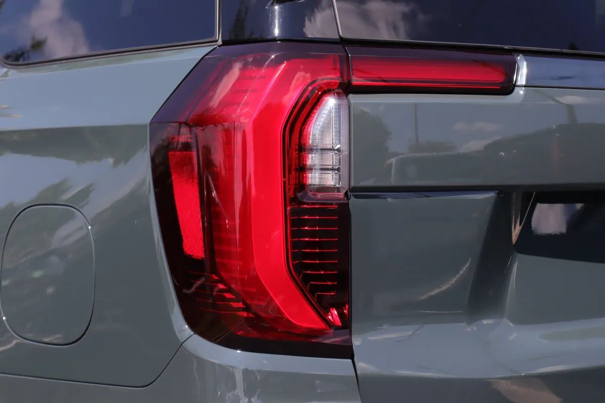 2026 GMC Yukon AT4 thumbnail 31