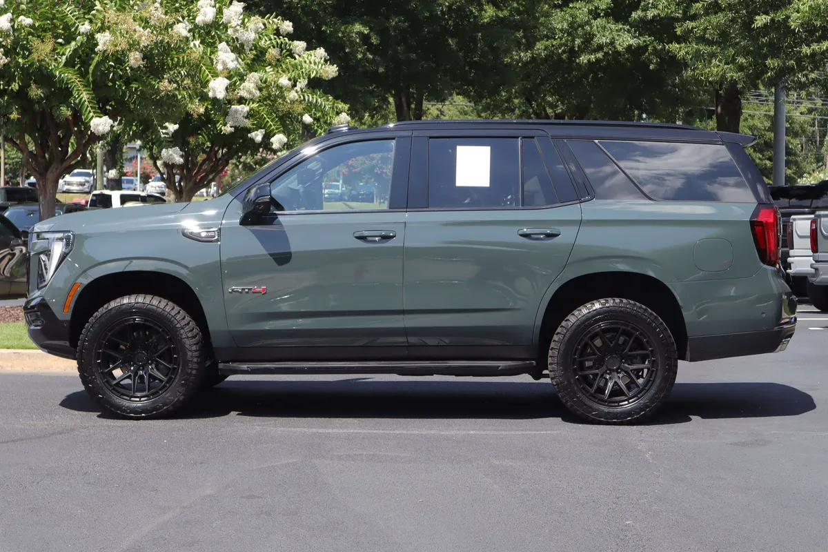 2026 GMC Yukon AT4 thumbnail 4