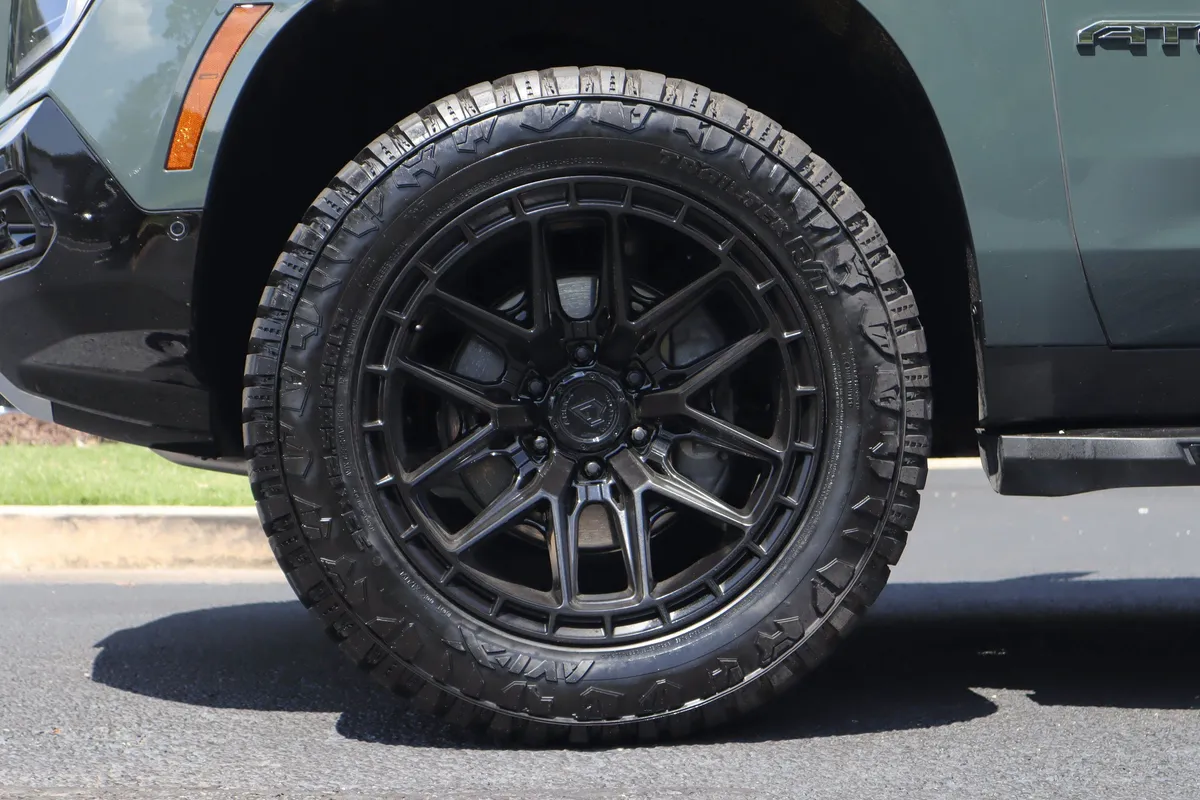2026 GMC Yukon AT4 thumbnail 5