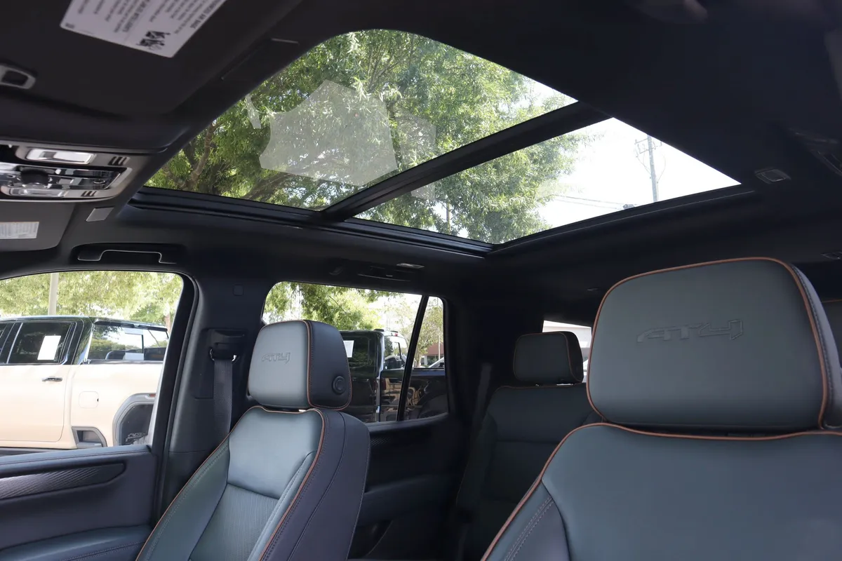 2026 GMC Yukon AT4 thumbnail 7