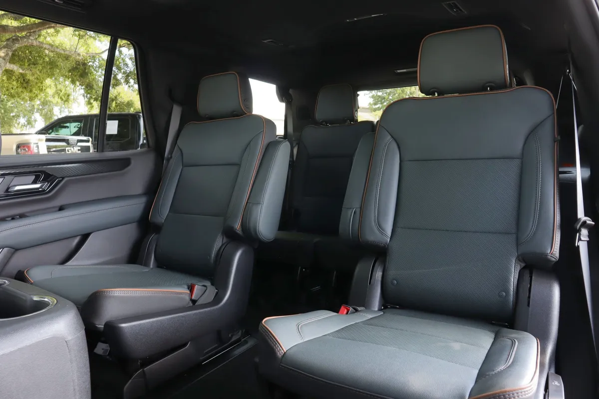 2026 GMC Yukon AT4 thumbnail 9