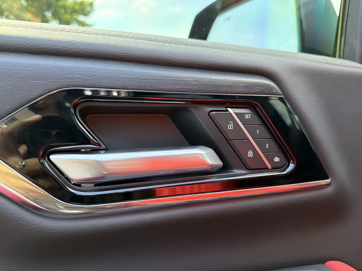 2026 GMC Yukon Denali thumbnail 25