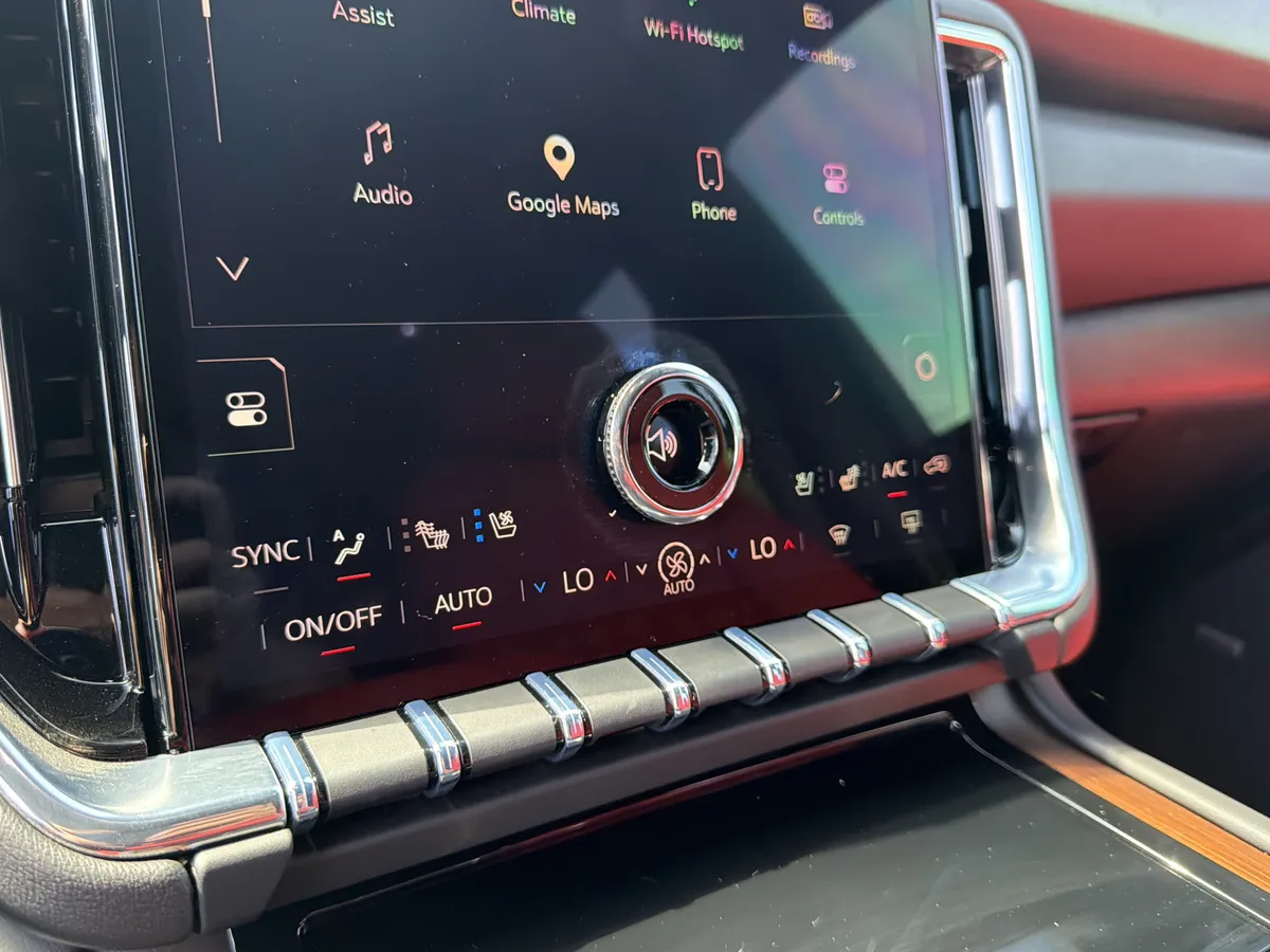 2026 GMC Yukon Denali thumbnail 39