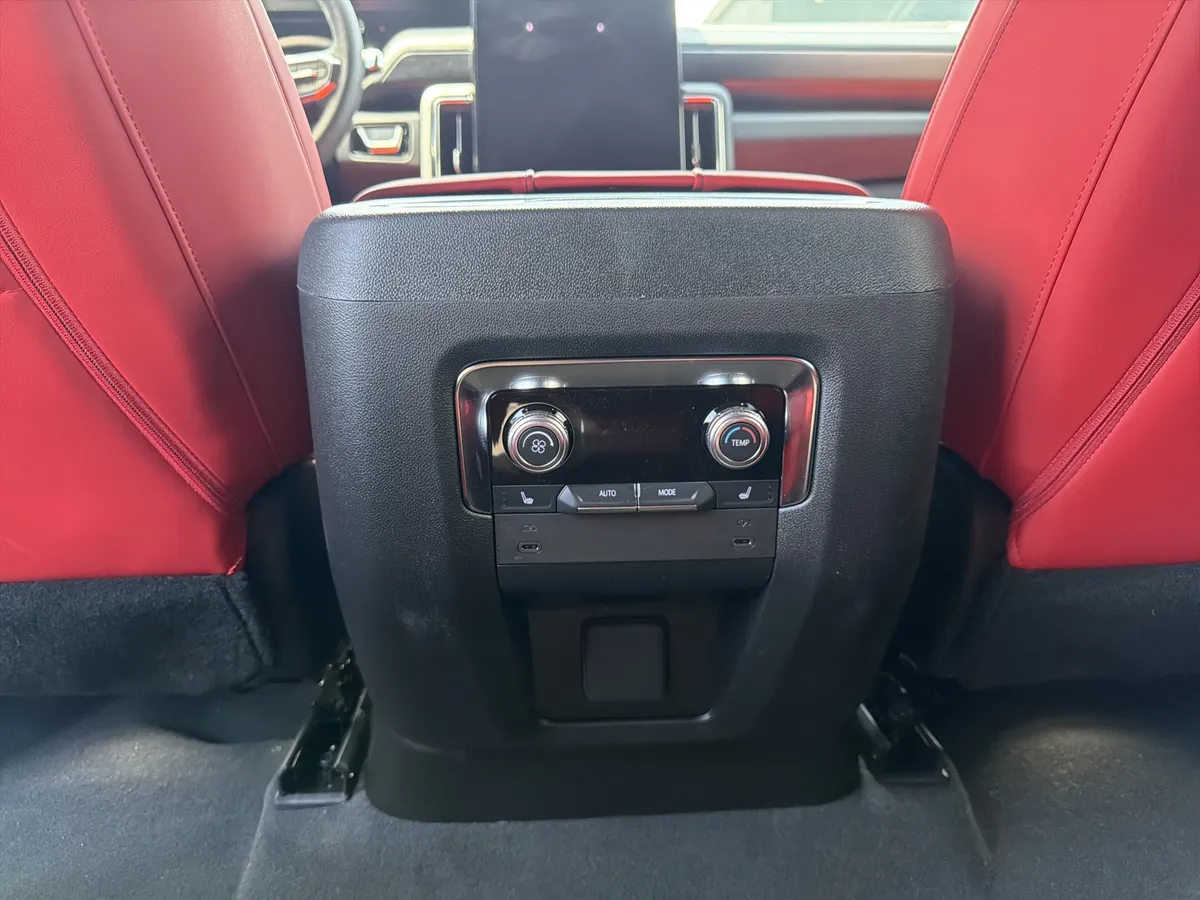 2026 GMC Yukon Denali thumbnail 44