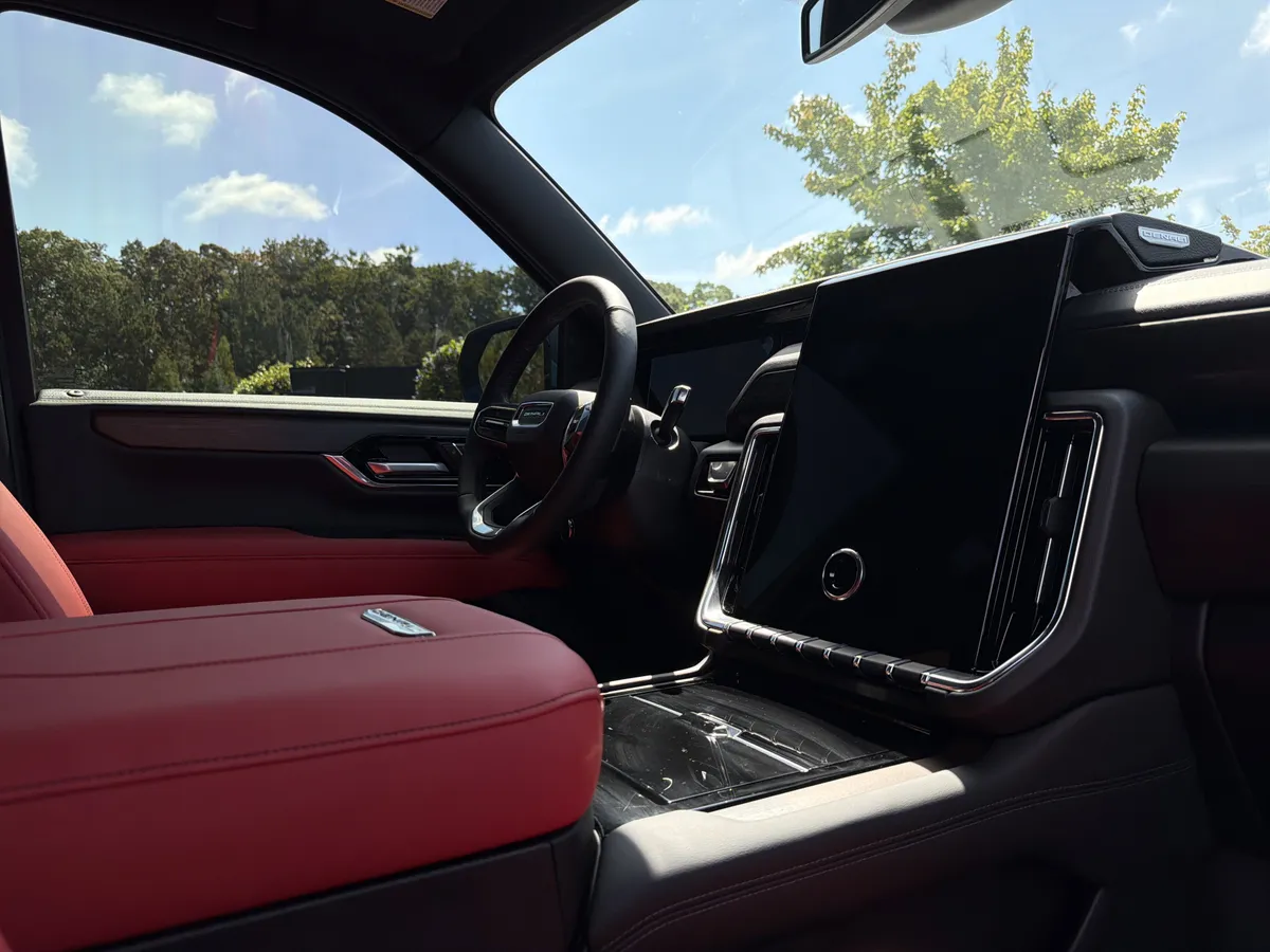 2026 GMC Yukon Denali thumbnail 5
