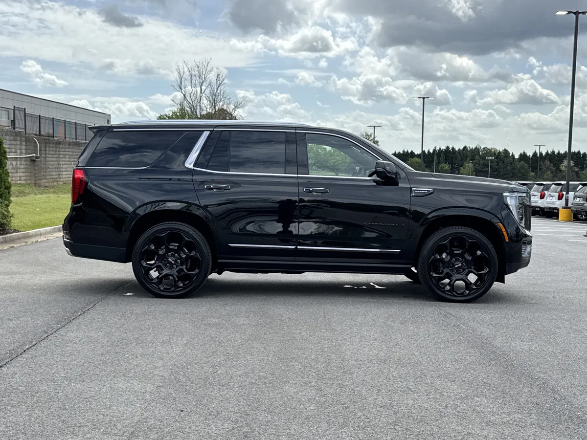 2026 GMC Yukon Denali Ultimate thumbnail 10