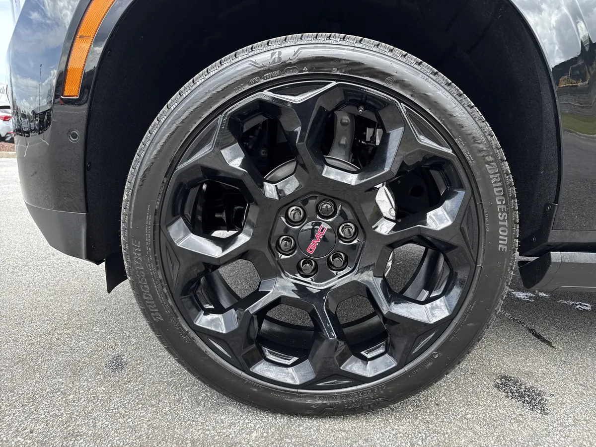 2026 GMC Yukon Denali Ultimate thumbnail 12