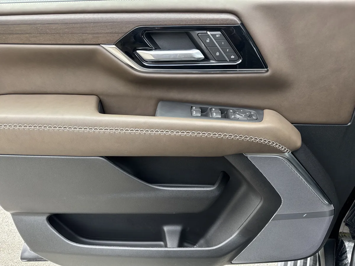 2026 GMC Yukon Denali Ultimate thumbnail 13