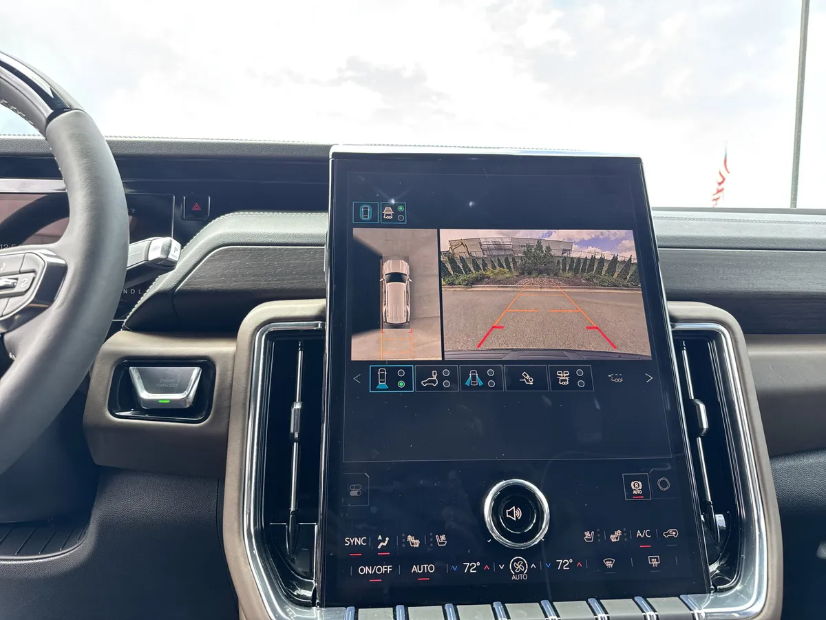 2026 GMC Yukon Denali Ultimate thumbnail 24