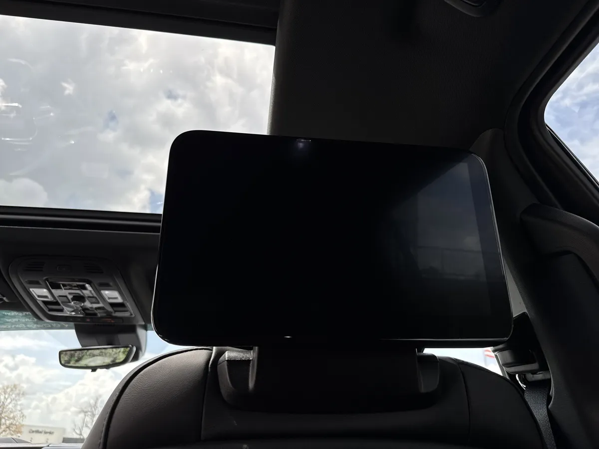 2026 GMC Yukon Denali Ultimate thumbnail 27