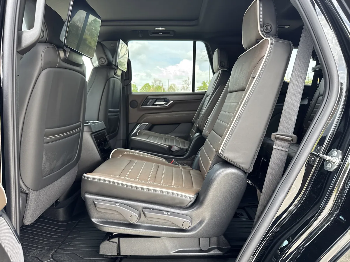2026 GMC Yukon Denali Ultimate thumbnail 31