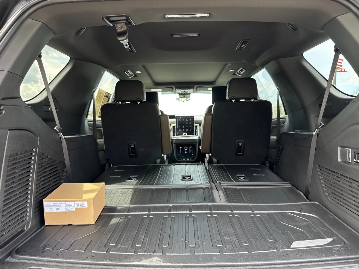 2026 GMC Yukon Denali Ultimate thumbnail 36