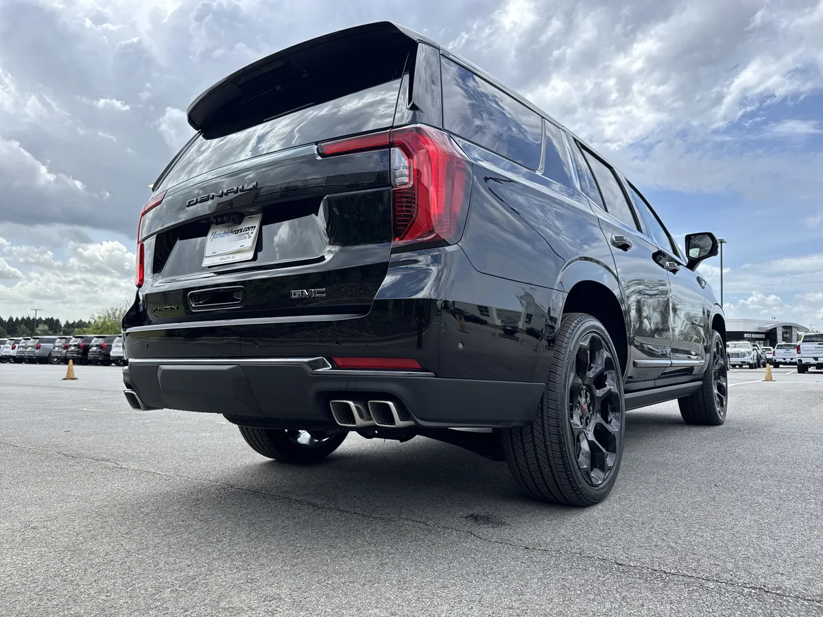 2026 GMC Yukon Denali Ultimate thumbnail 9