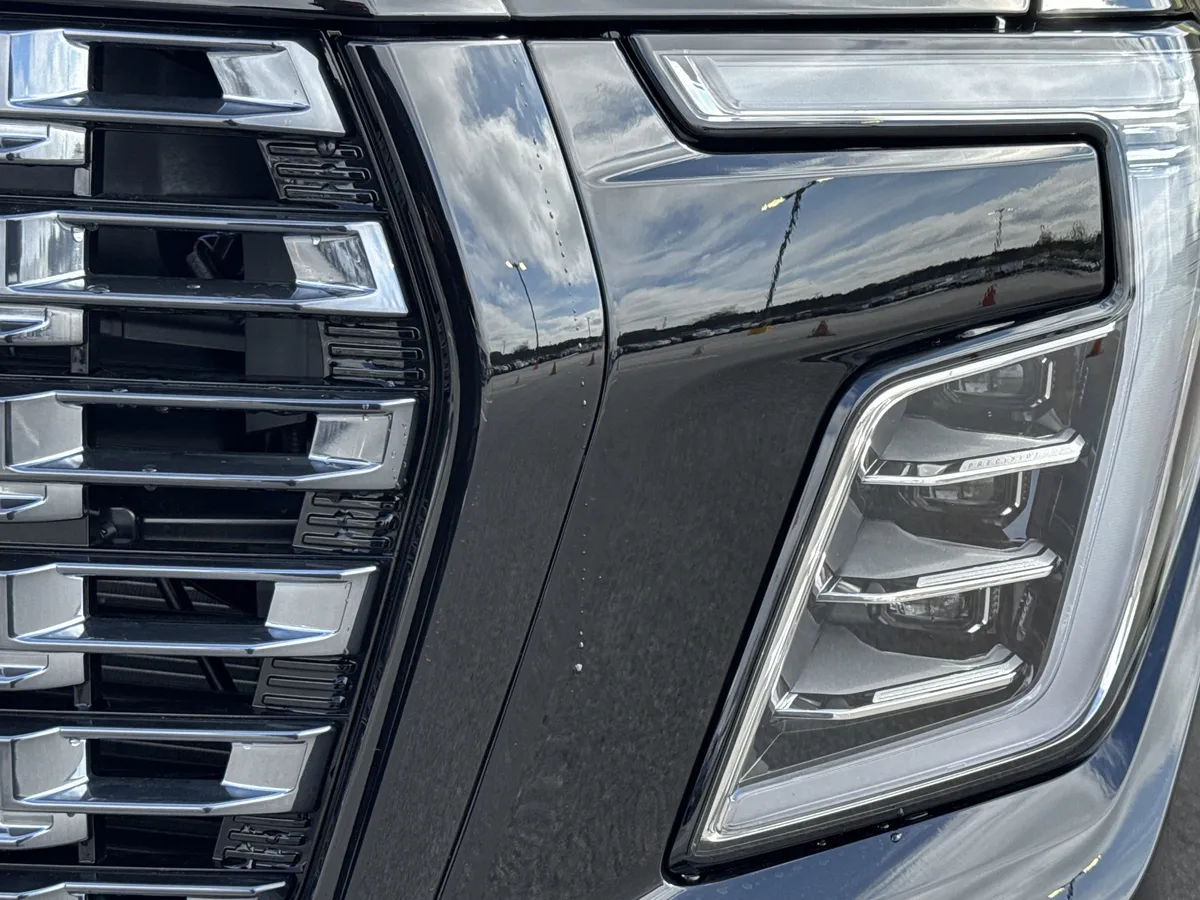 2026 GMC Yukon XL Denali Ultimate thumbnail 10