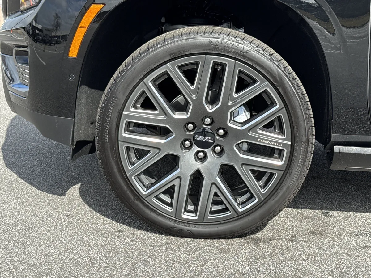 2026 GMC Yukon XL Denali Ultimate thumbnail 12