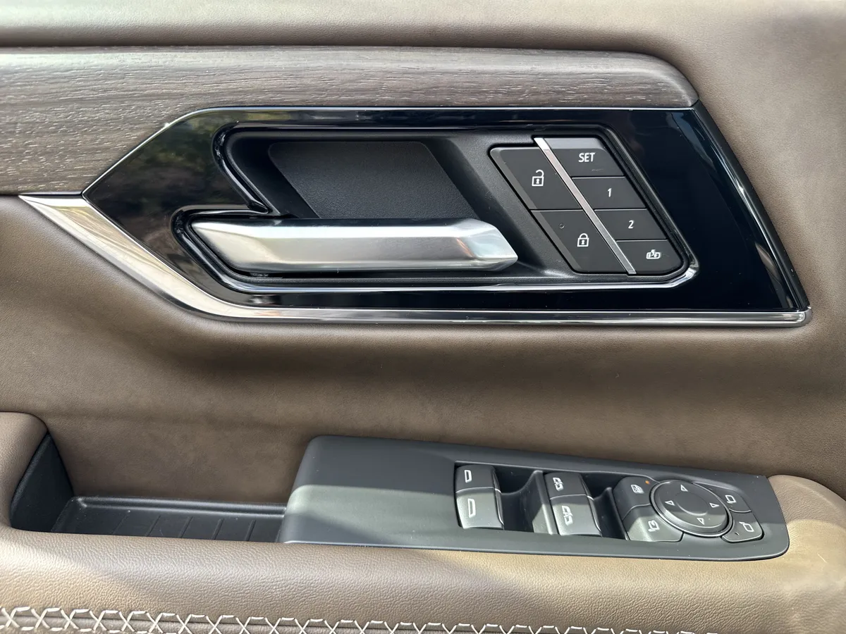 2026 GMC Yukon XL Denali Ultimate thumbnail 14