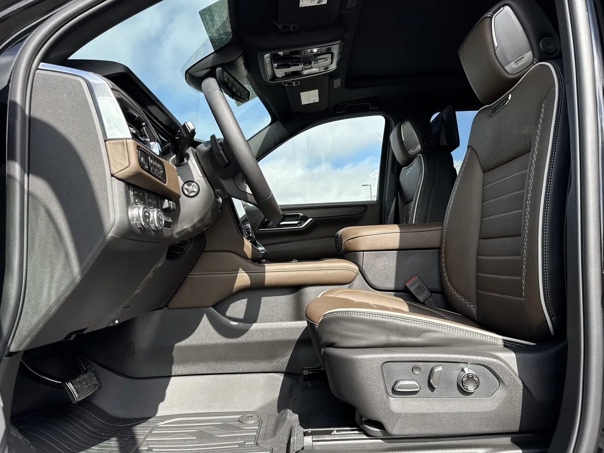 2026 GMC Yukon XL Denali Ultimate thumbnail 15