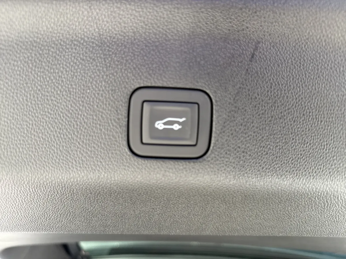 2026 GMC Yukon XL Denali Ultimate thumbnail 39