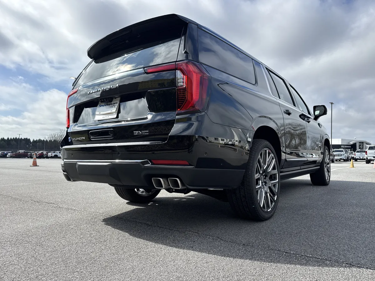 2026 GMC Yukon XL Denali Ultimate thumbnail 8