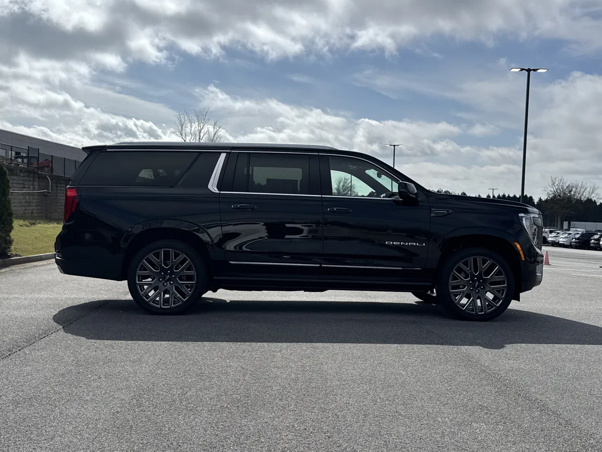 2026 GMC Yukon XL Denali Ultimate thumbnail 9