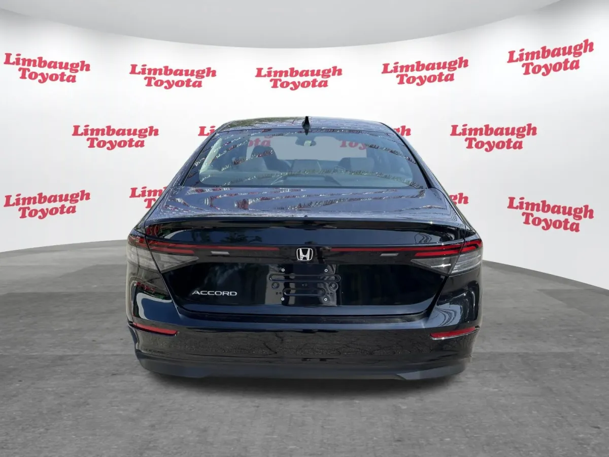 2026 Honda Accord Sedan SE thumbnail 7