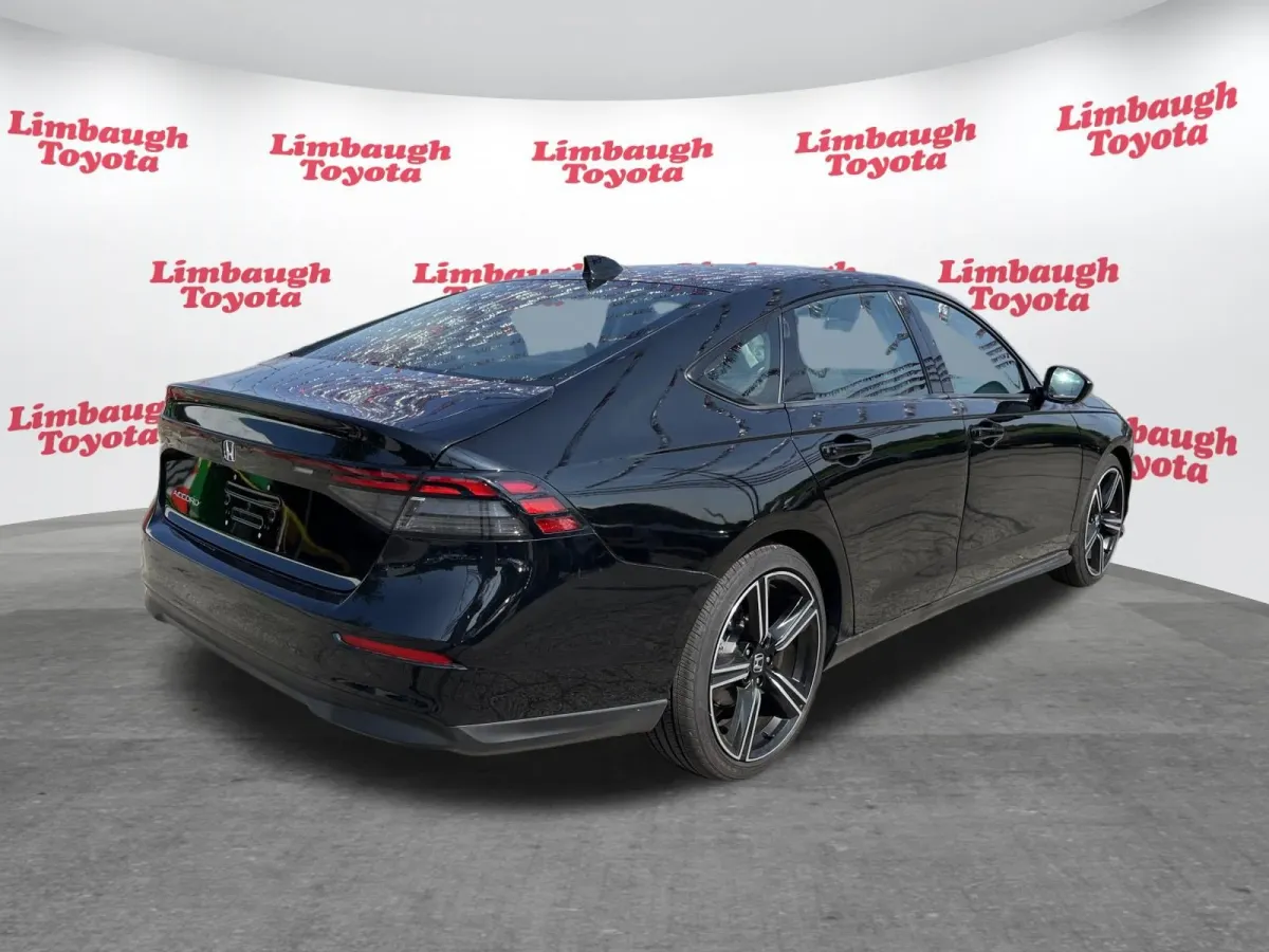 2026 Honda Accord Sedan SE thumbnail 8