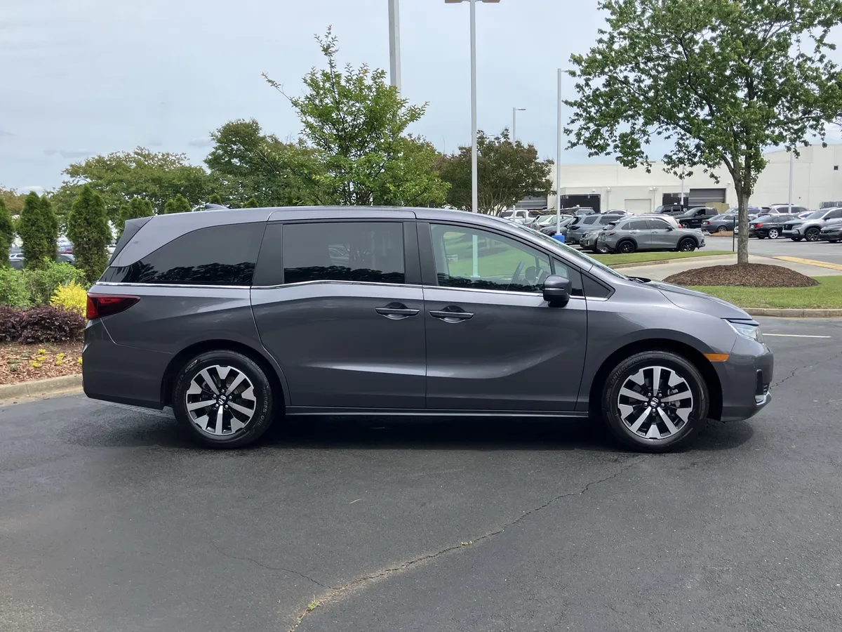 2026 Honda Odyssey EX-L Auto thumbnail 11