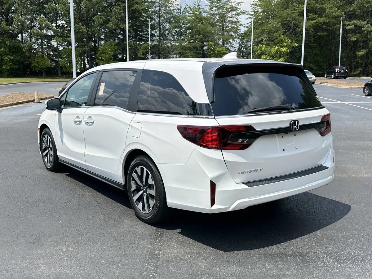 2026 Honda Odyssey EX-L Auto thumbnail 6