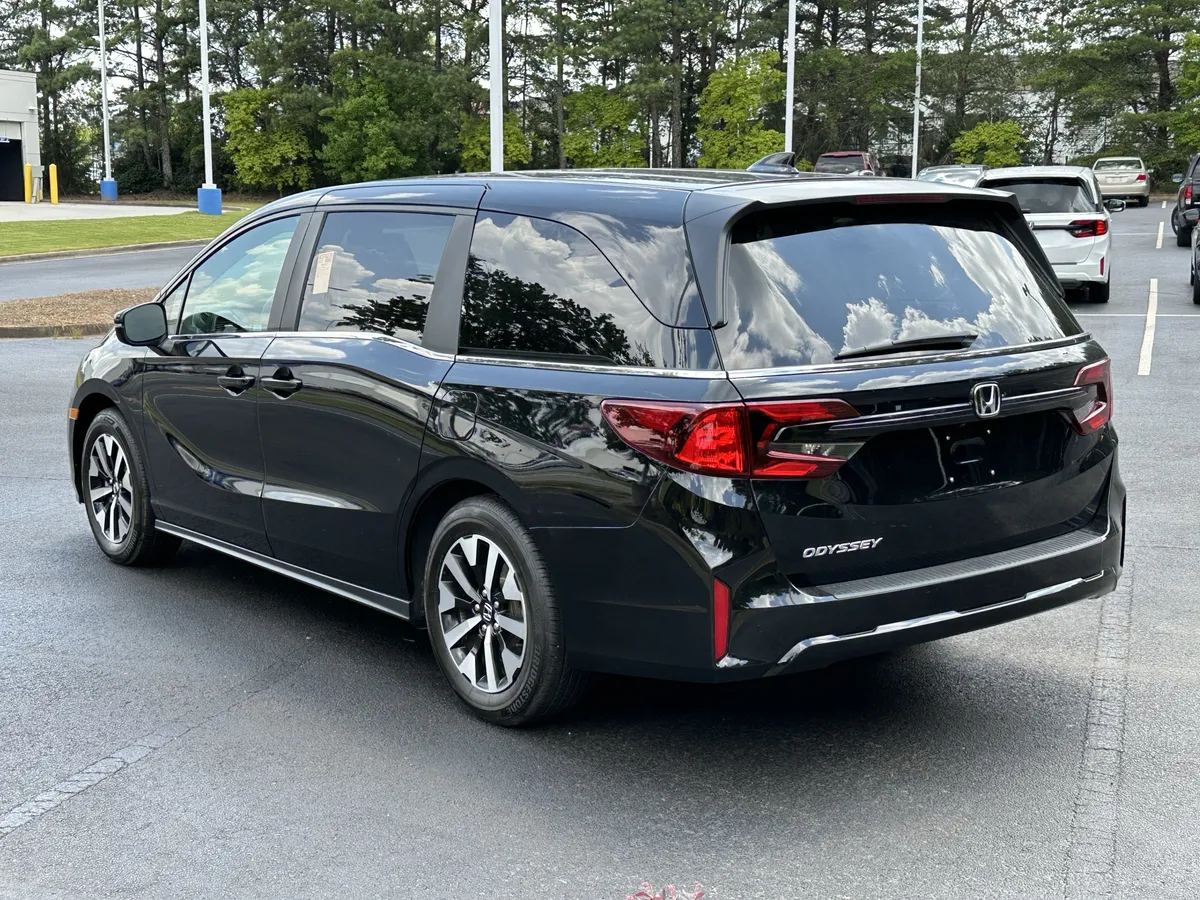 2026 Honda Odyssey EX-L Auto thumbnail 6