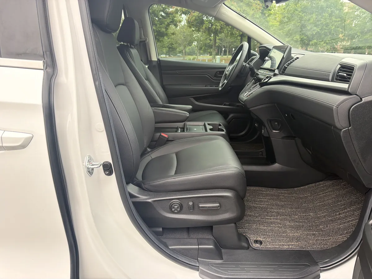 2026 Honda Odyssey EX-L thumbnail 30