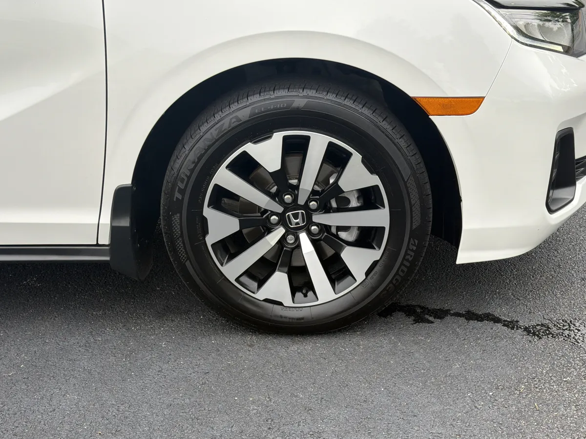 2026 Honda Odyssey EX-L thumbnail 32