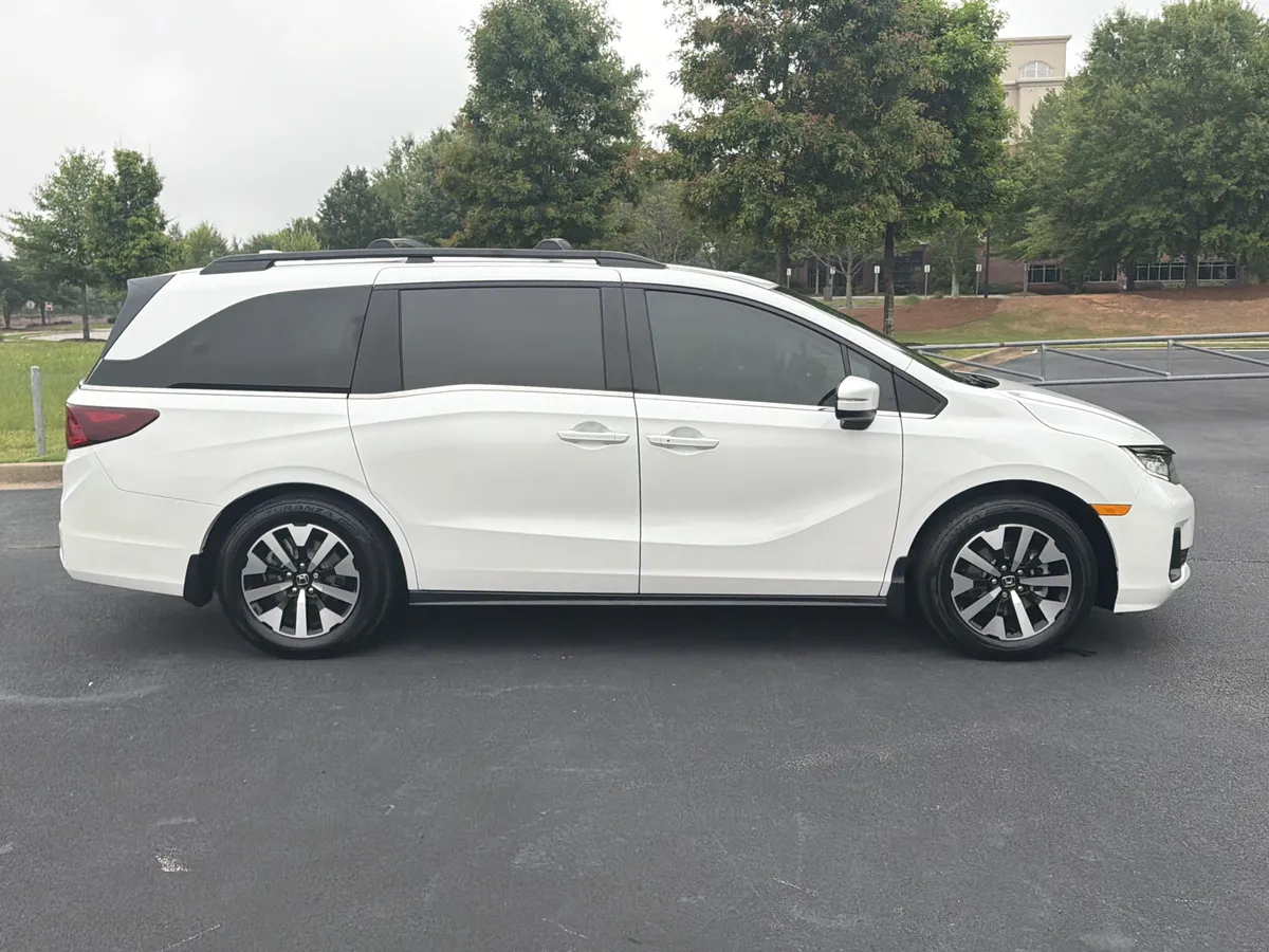 2026 Honda Odyssey EX-L thumbnail 9