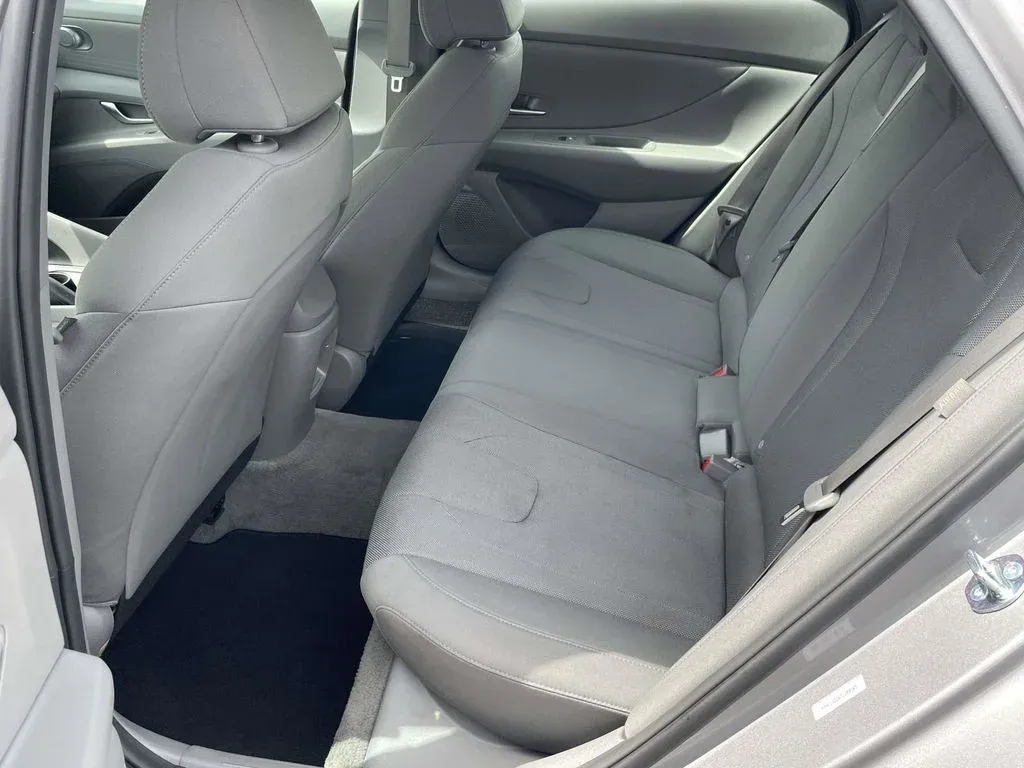 2026 Hyundai Elantra SE thumbnail 10