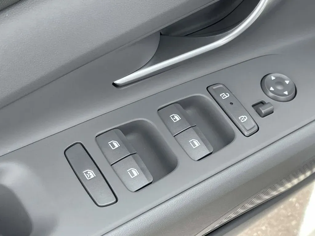 2026 Hyundai Elantra SE thumbnail 14