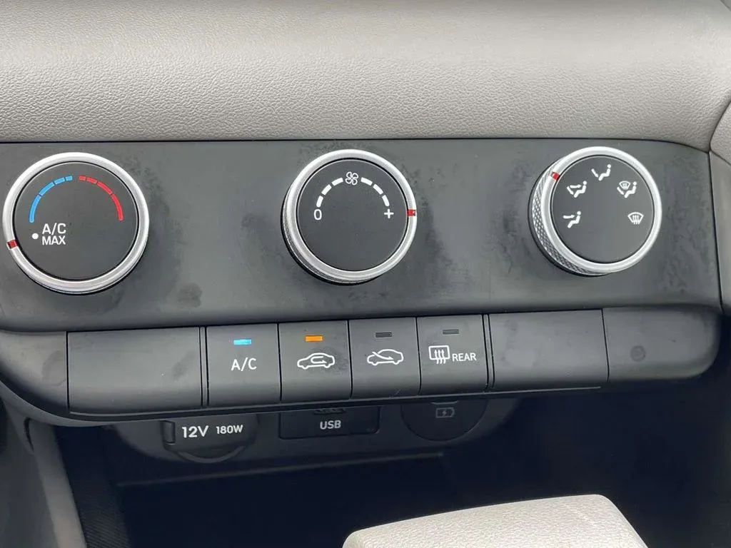 2026 Hyundai Elantra SE thumbnail 18