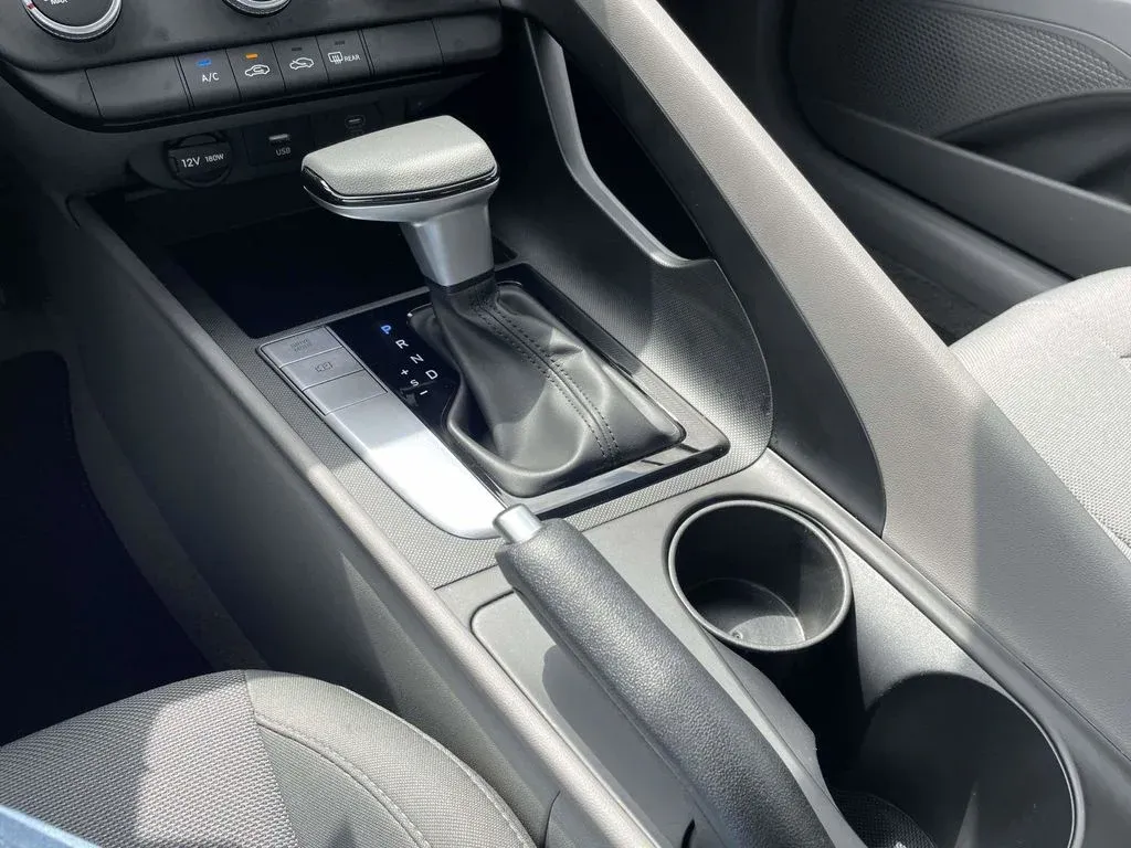 2026 Hyundai Elantra SE thumbnail 19