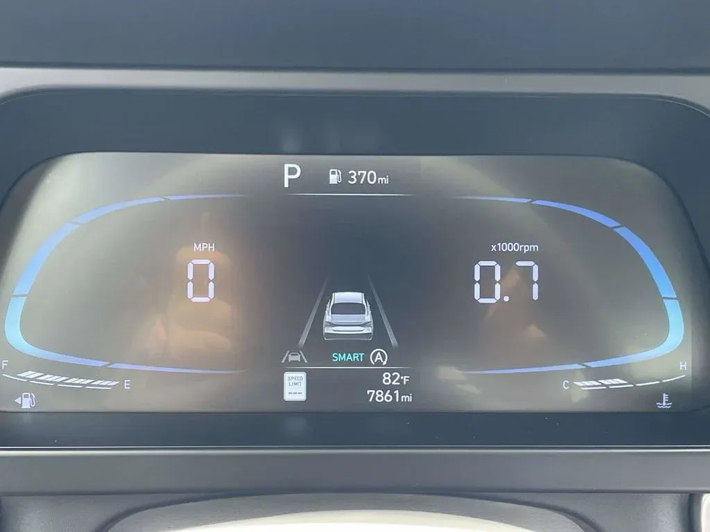 2026 Hyundai Elantra SE thumbnail 23