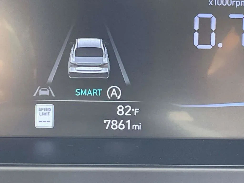 2026 Hyundai Elantra SE thumbnail 24