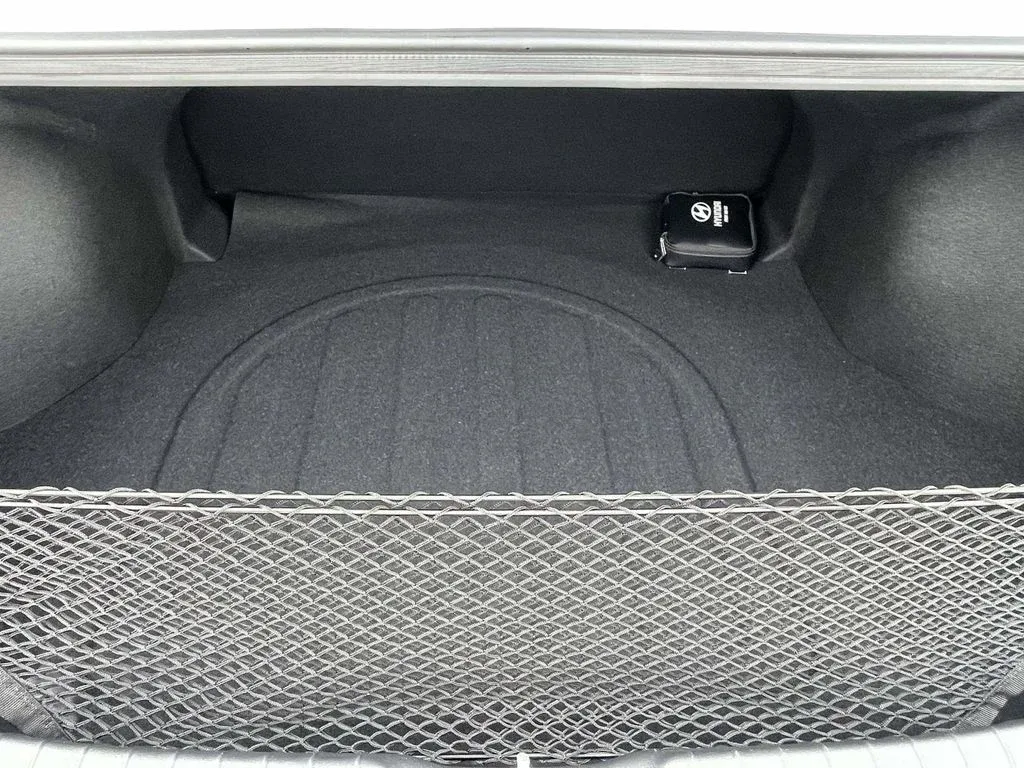 2026 Hyundai Elantra SE thumbnail 25