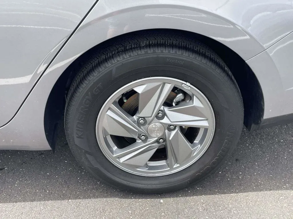 2026 Hyundai Elantra SE thumbnail 27
