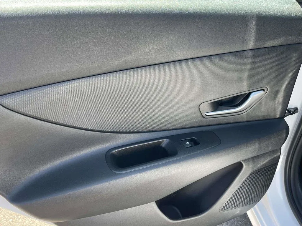 2026 Hyundai Elantra SE thumbnail 11