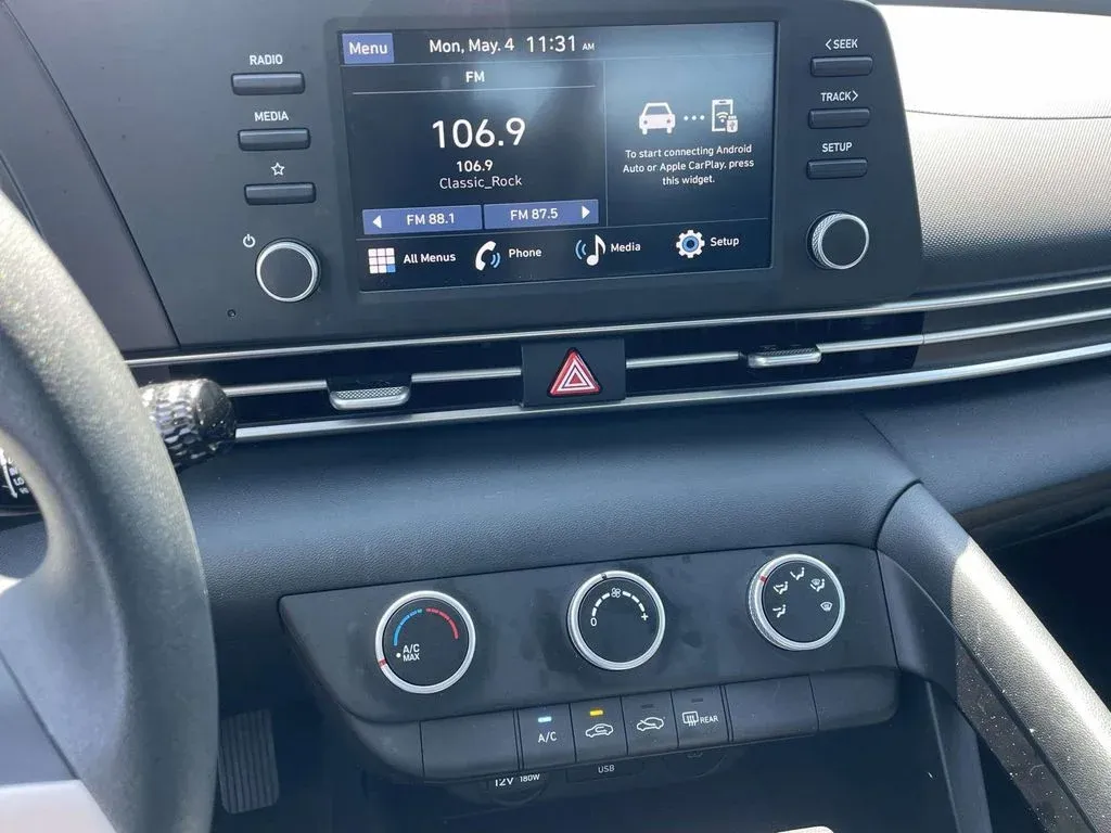2026 Hyundai Elantra SE thumbnail 16
