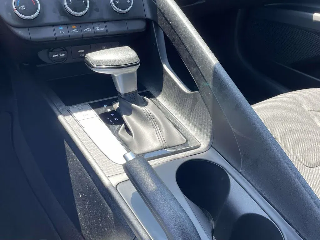 2026 Hyundai Elantra SE thumbnail 19