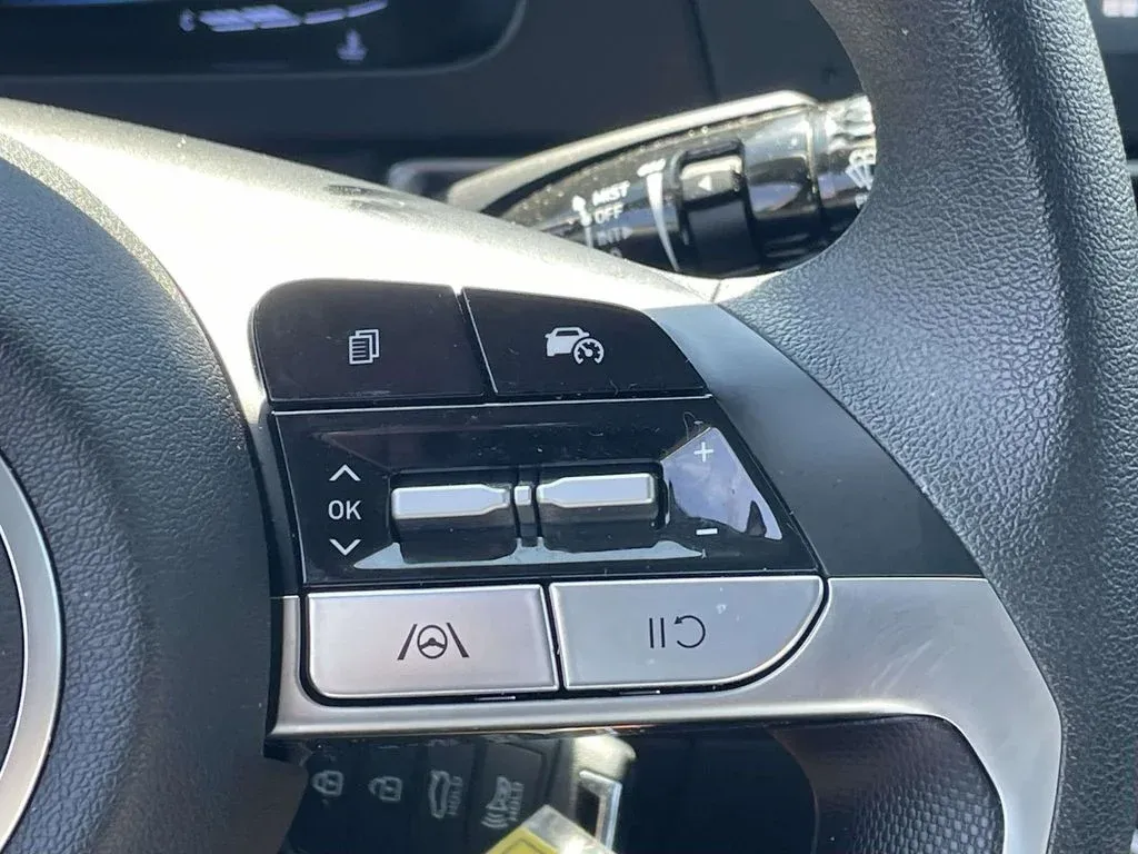 2026 Hyundai Elantra SE thumbnail 21