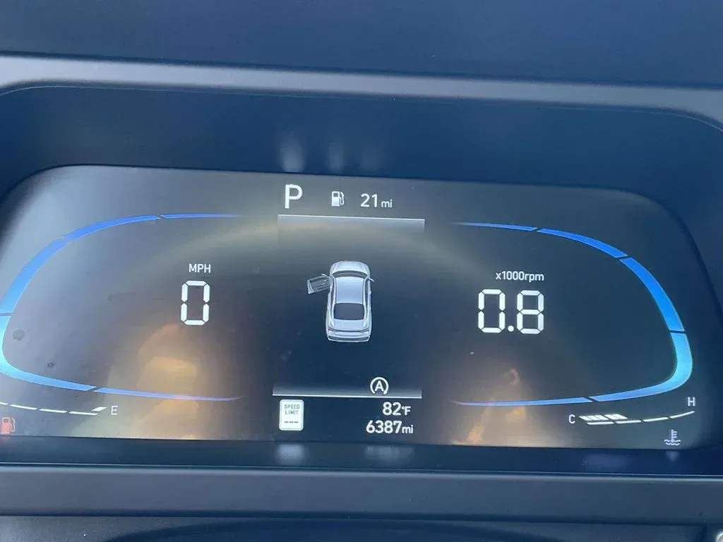 2026 Hyundai Elantra SE thumbnail 23