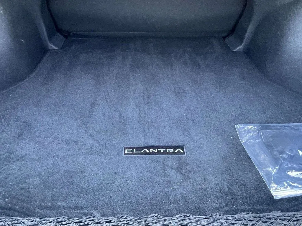 2026 Hyundai Elantra SE thumbnail 25
